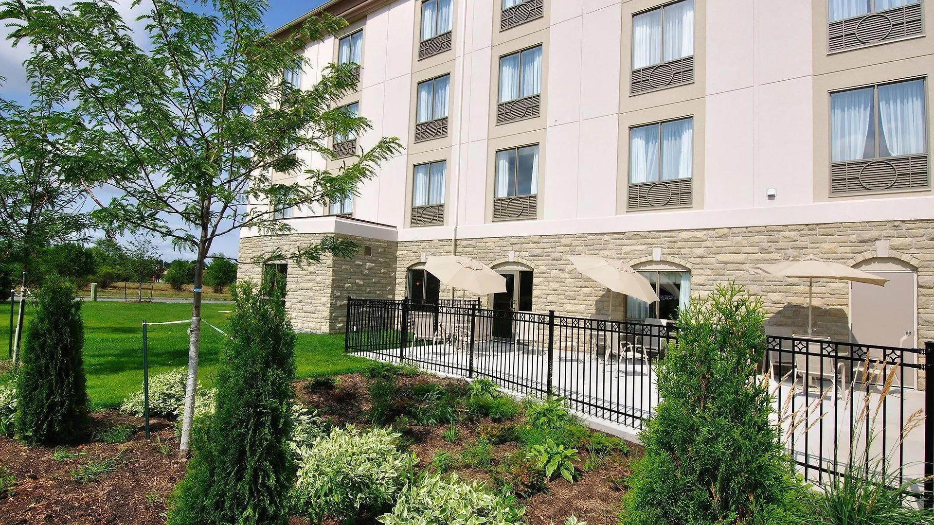 Holiday Inn Express Hotel & Suites Ottawa Airport By Ihg